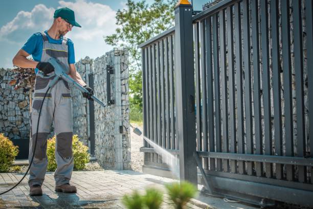 Animal Enclosure Cleaning in Boling, TX